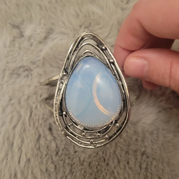 MOONSTONE STATEMENT BRACELET - Picture 4 of 9